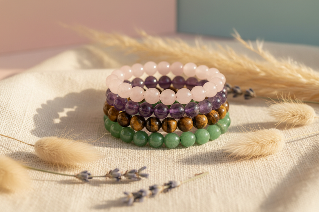 Pulseras de piedras naturales apiladas — Gaia Lux