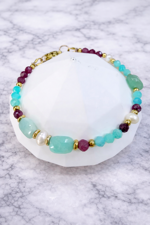 Pulsera Aura Birmana con rubí birmano, amazonita, perla natural - Gaia Lux